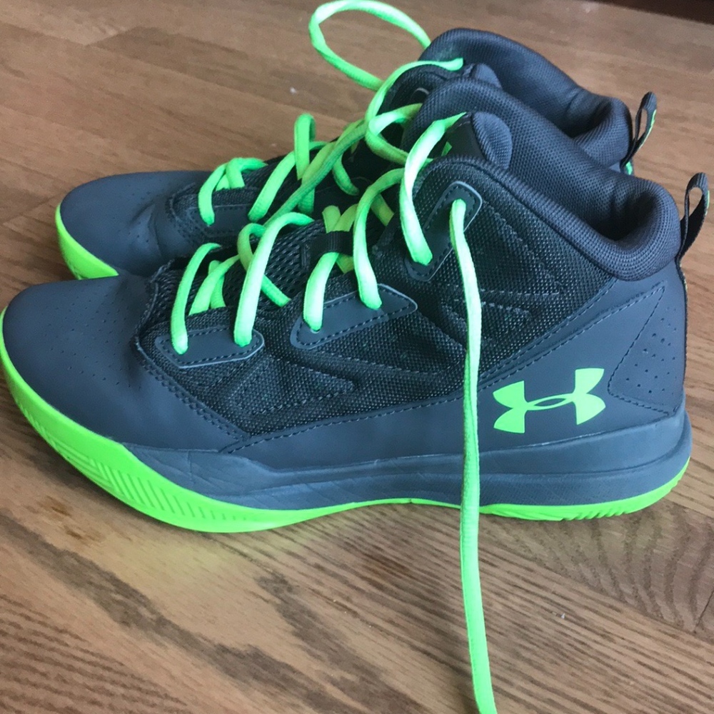 Under Armour Kids Boys Jet Mid Basketball Shoe 6.5